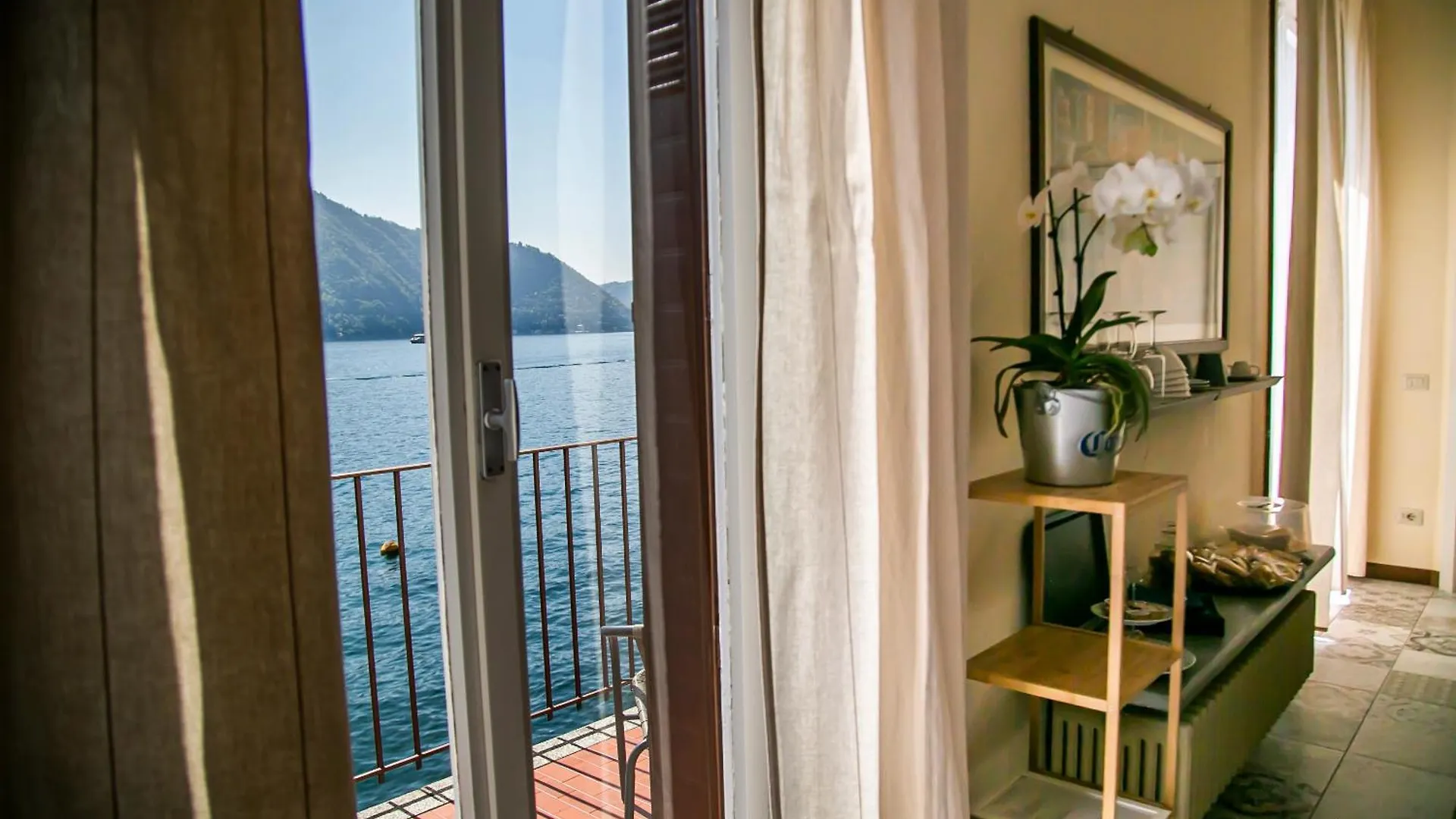 Darsena Di Riva Grande Hotel Moltrasio Italy