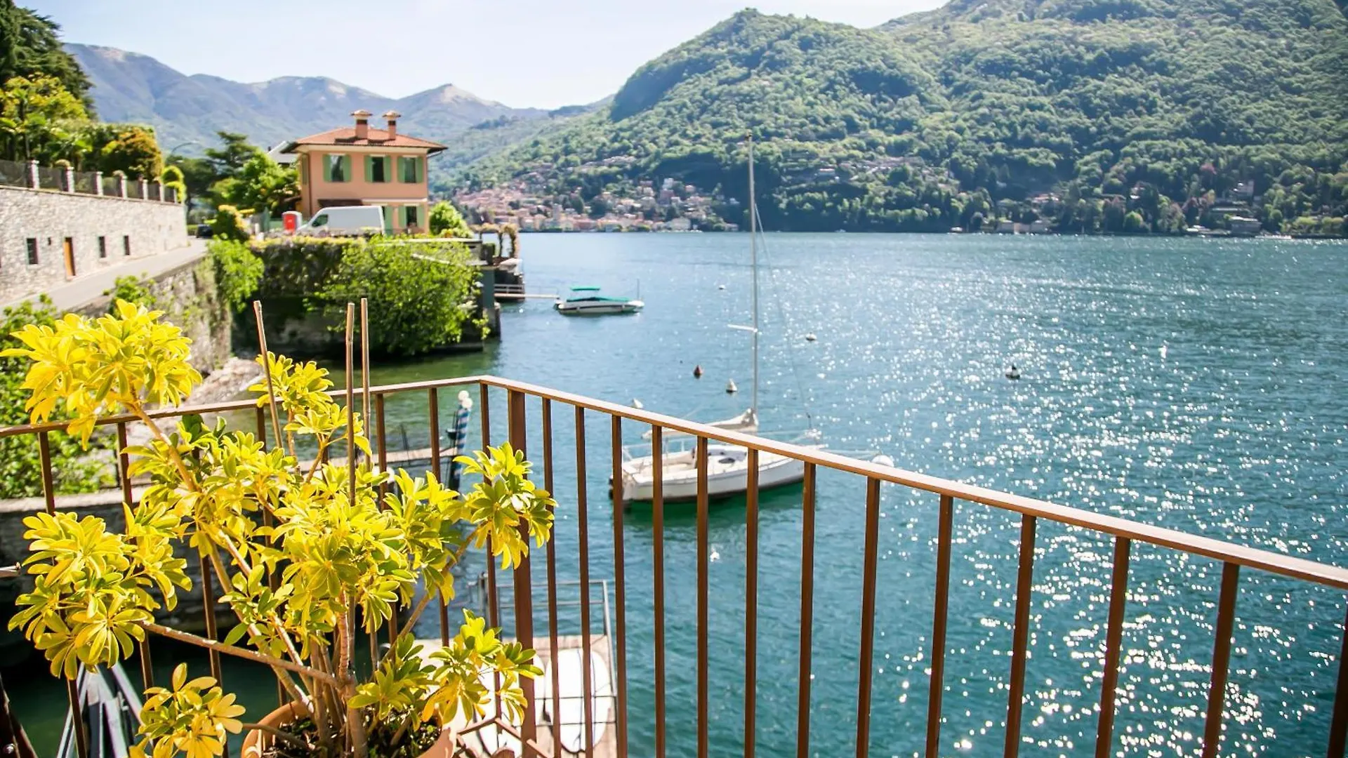 Darsena Di Riva Grande Hotel Moltrasio Italy
