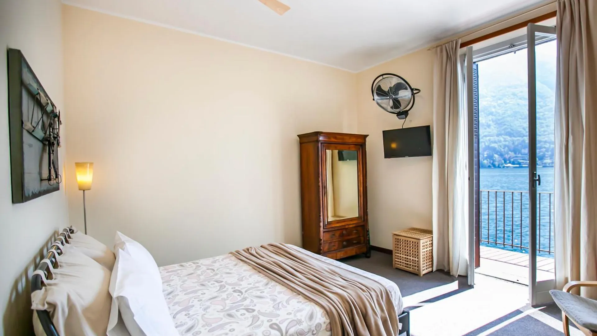 Darsena Di Riva Grande Hotel Moltrasio 3*,  Italy