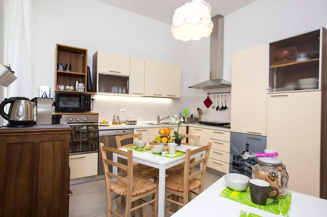 *** Guest house Darsena Di Riva Grande Hotel Moltrasio Italy